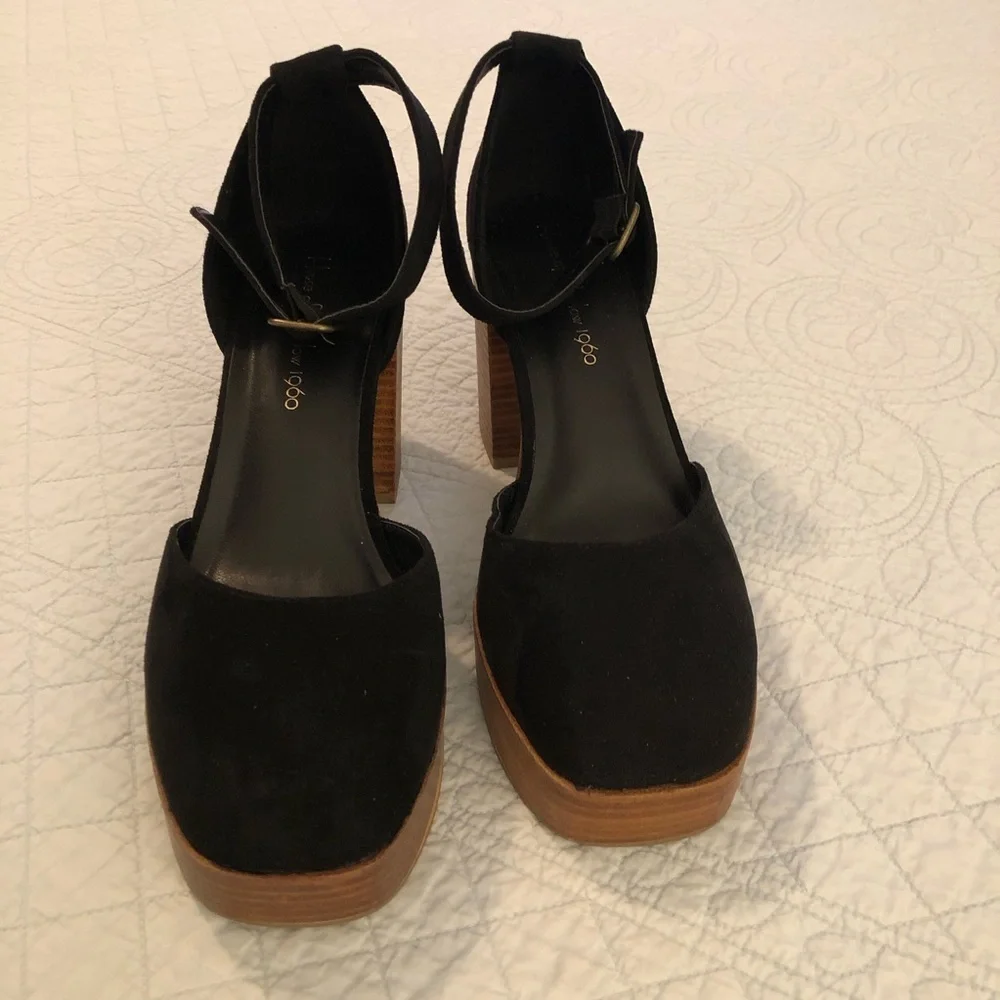 House of Harlow 1960 Tanner platform block heel. Black faux suede. Size 9 1/2. - Picture 3 of 9
